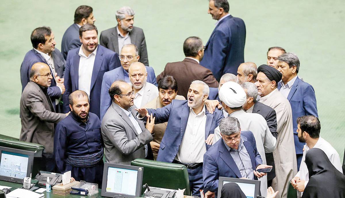 افول سیاست در جامعه ایرانی
