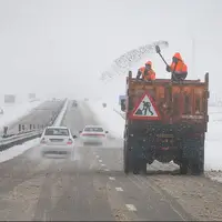 برف و باران جاده‌های ساوه را فرا گرفت