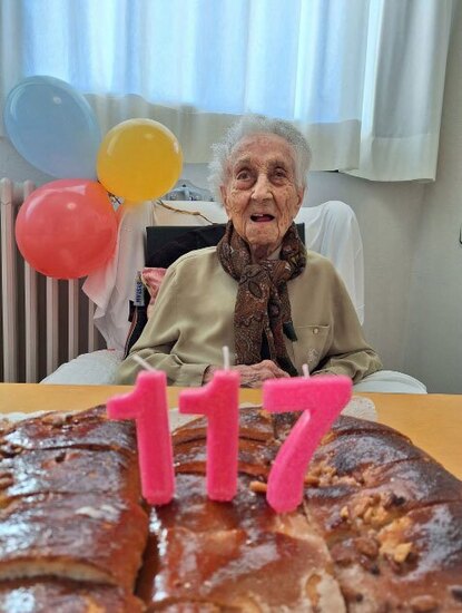 جشن تولد 117 سالگی «ماریا برانیاس» پیرترین زن جهان در اسپانیا