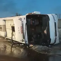 واژگونی اتوبوس در جاده شیراز به سروستان با 29 مصدوم