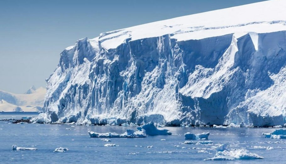 استراتژی جدید دانشمندان؛ کاهش سرعت ذوب‌شدن یخچال‌ها با نصب یک پرده 100 کیلومتری در زیر آب
