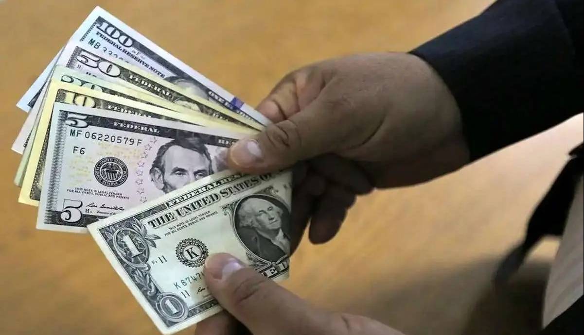 پیش بینی قیمت دلار ۱۹ اسفند ۱۴۰۲