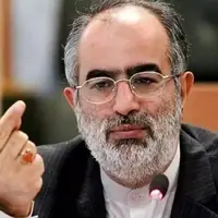 حسام‌ الدین آشنا در واکنش به خبر جریمه بی‌حجابی: دلار زدایی‌تان را دیدیم حالا به ریال زدایی افتاده‌اید 