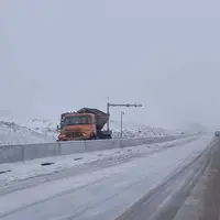 امدادرسانی راهداران چهارمحال و بختیاری به ۲۸۰ خودرو گرفتار در برف