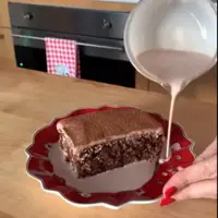 طرز تهیه کیک سه شیر شکلاتی