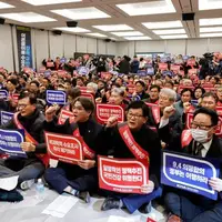 تداوم اعتراض پزشکان در کره‌ جنوبی وکاهش محبوبیت رئیس جمهور