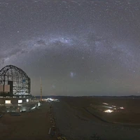 تصویر روز ناسا ؛ تلسکوپ بسیار بزرگ رصدخانه جنوبی اروپا و کهکشان راه شیری