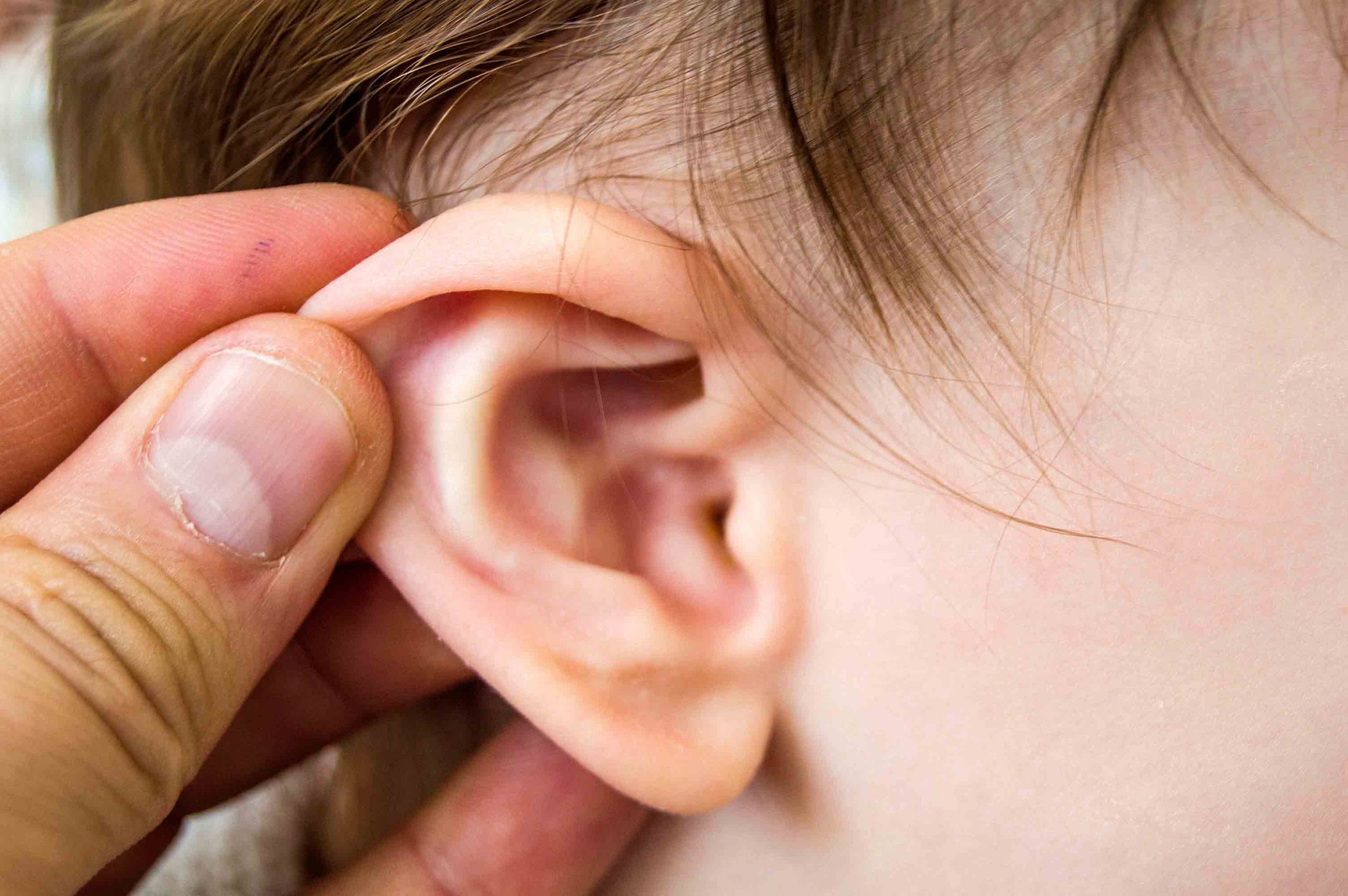روشی برای تمیز کردن گوش نوزادان و کودکان