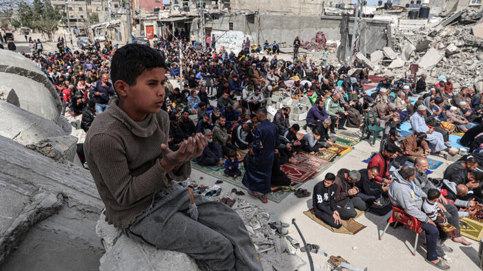صداهایی از غزه؛ خانواده‌هایی که مجبورند بر روی آوار خانه‌های خود افطار کنند