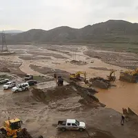 شناور شدن خودرو‌ها براثر جاری شدن سیل در دهوک عراق