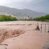 طغیان رودخانه کشکان راه ۵ روستای لرستان را بست