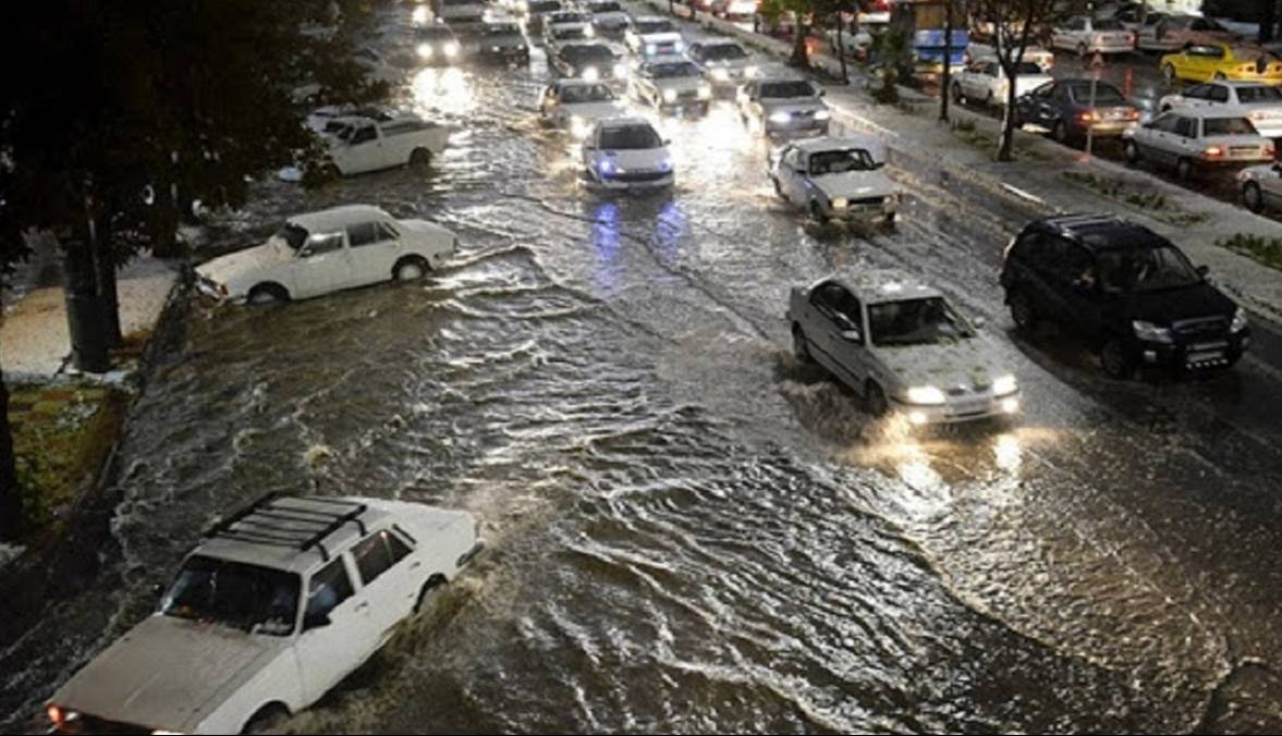 آخرین وضعیت جوی و آب و هوایی کشور؛ بارش باران در جاده های 20 استان