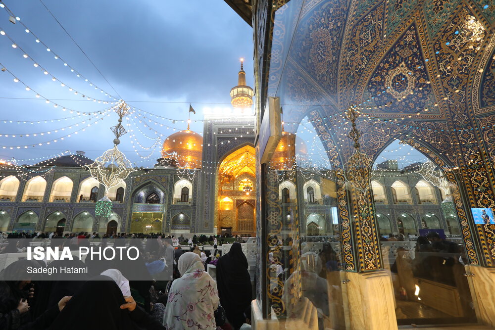 اذان دسته جمعی نوجوانان در حرم مطهر رضوی