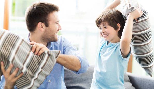 بازی کردن پدرها با بچه هایشان چه تاثیری بر آینده کودک دارد