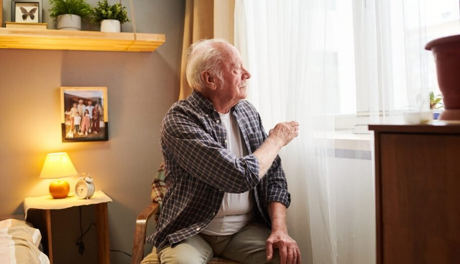 تنهایی می‌تواند برای سلامتی افراد مسن بسیار مضر باشد