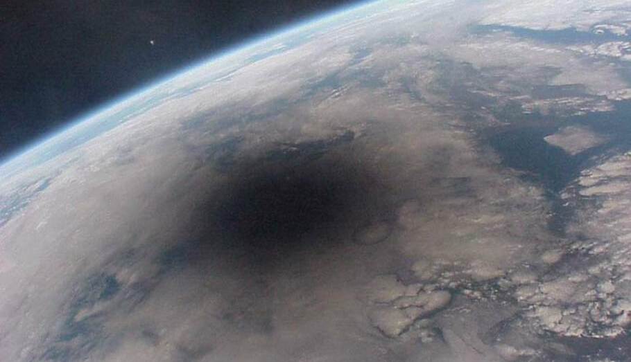 تصویر روز ناسا؛ نگاهی به زمین دچار گرفتگی