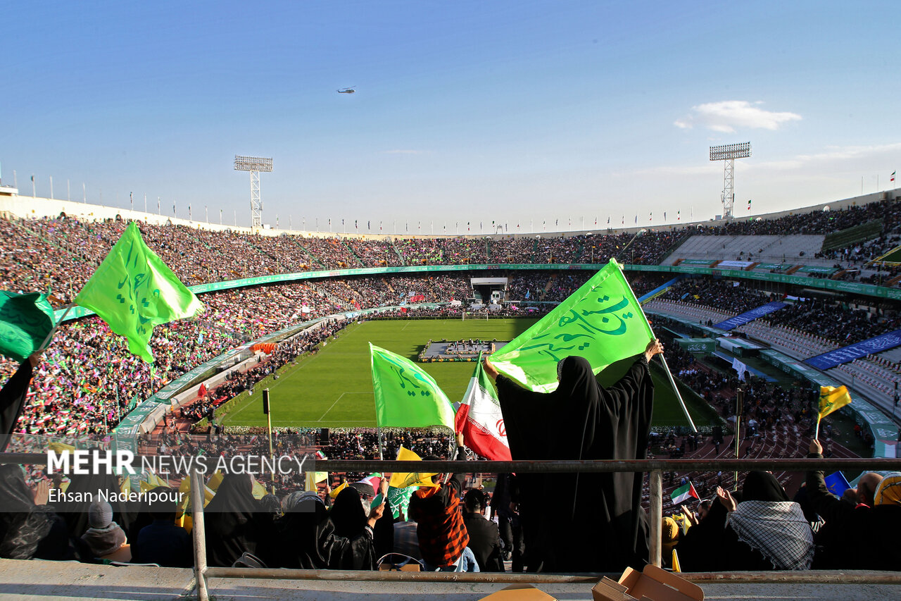 عکس/ سکوهای لبریز از جمعیت استادیوم آزادی در محفل قرآنی امام حسنی‌ها