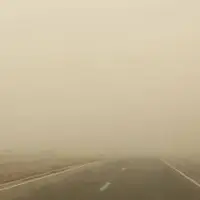 طوفان شن در مسیر جاده زاهدان
