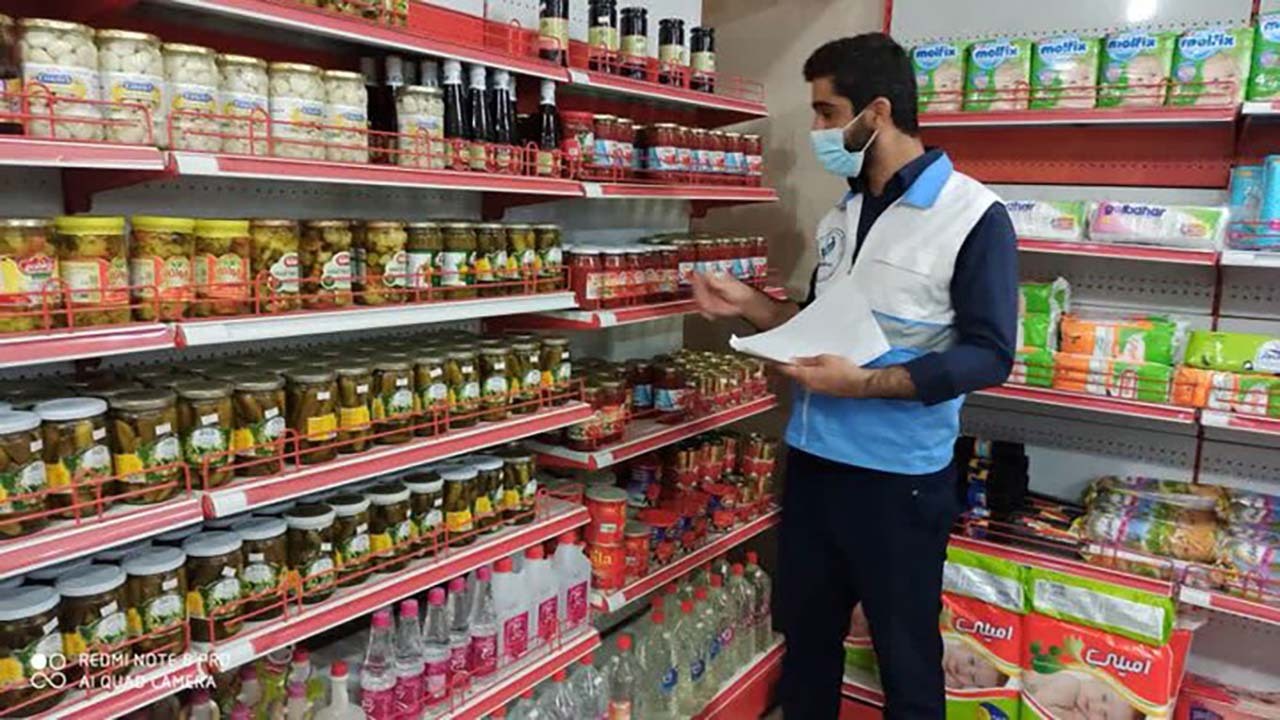 جمع‌آوری بیش از یک تن مواد غذایی فاسد در کرمان