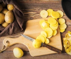 7 چیزی که می توانید با سیب زمینی تمیز کنید