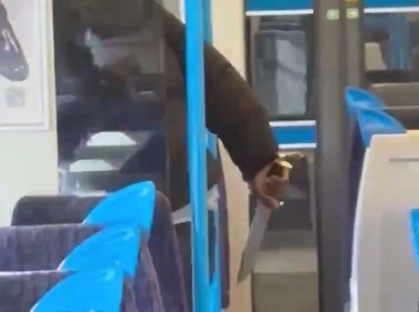 حمله با چاقو در قطار شهری لندن