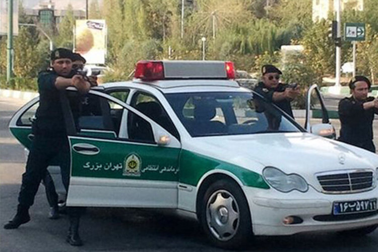 تعقیب سارق و شلیک پلیس از زاویه داخل ماشین پلیس