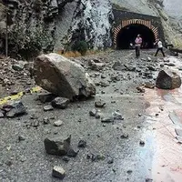 جزئیات سقوط سنگ در جاده کندوان