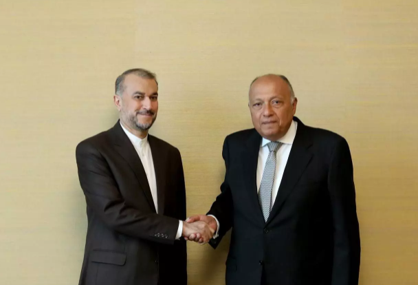 رایزنی وزرای خارجه ایران و مصر درباره راه‌های توسعه روابط دو کشور
