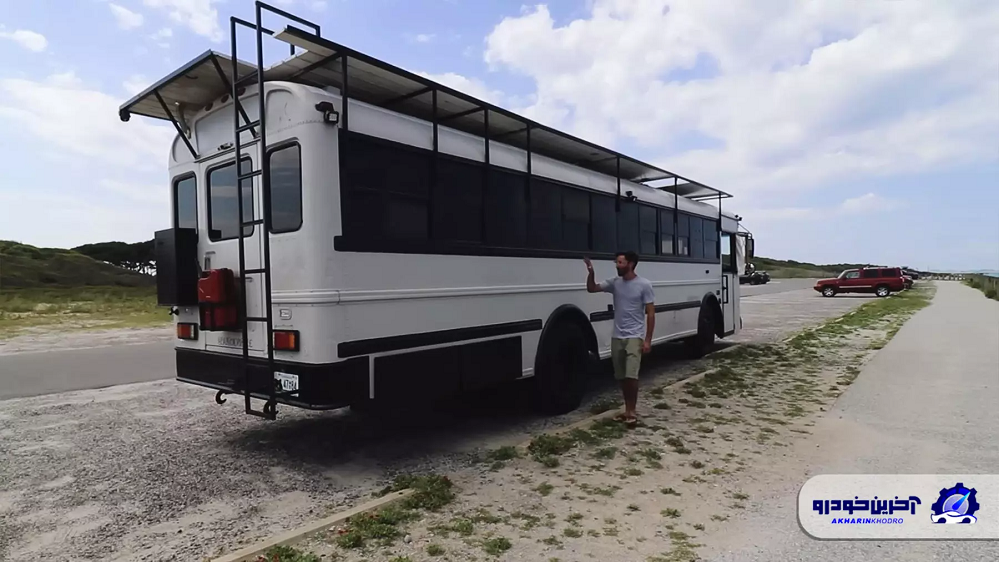 تبدیل اتوبوس مدرسه به یک خانه مدرن و مجهز توسط زوج جوان