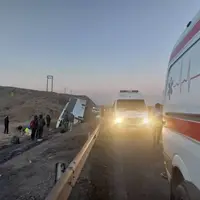 تصادف اتوبوس با تریلر در زنجان ۵ مصدوم بر جا گذاشت
