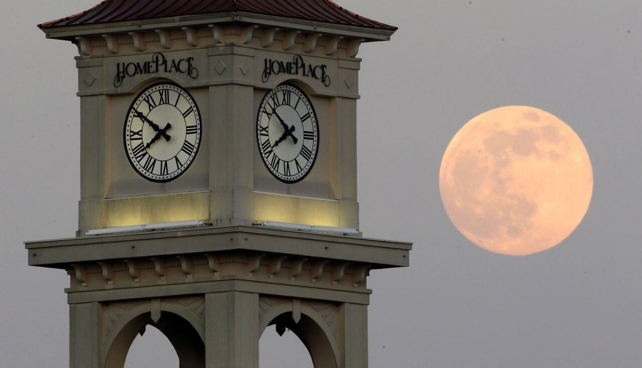 ساعت ماه با ساعت زمین متفاوت است؟