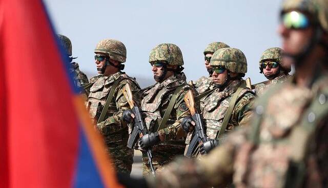 باکو: ارمنستان در مرز پایگاه تهاجمی می‌سازد