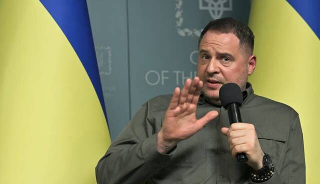 رئیس دفتر زلنسکی: اوکراینی‌ها از جنگ خسته شده‌اند