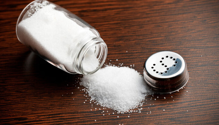 اکثر بیماران قلبی بیش از حد نمک مصرف می کنند