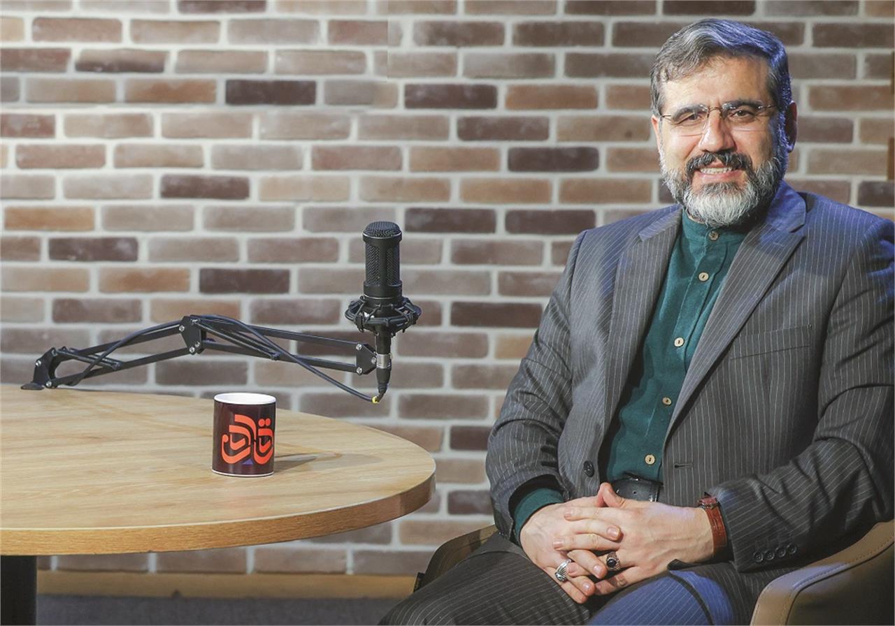 مناظره اکبر نبوی با وزیر ارشاد در مورد کیفیت آثار فرهنگی