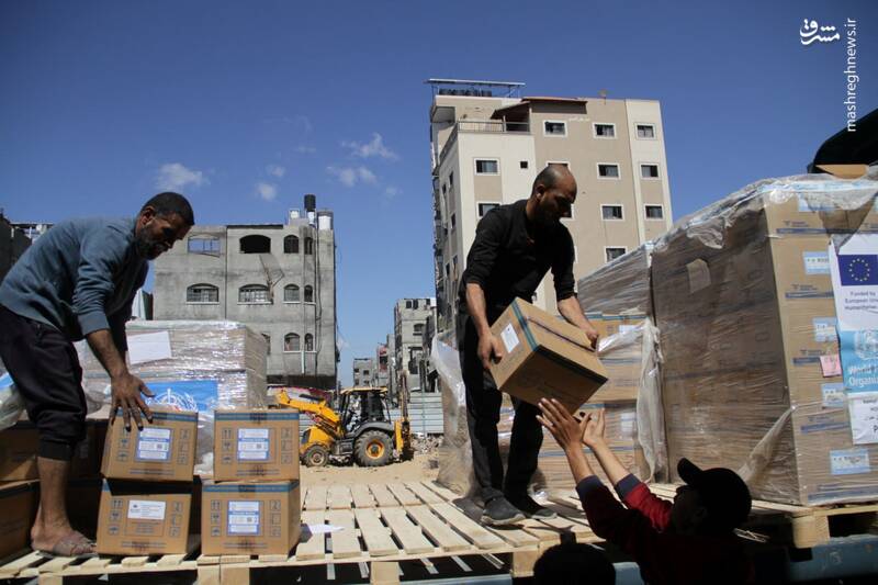 عکس/ تحویل کمک‌های غذایی به آوارگان در غزه