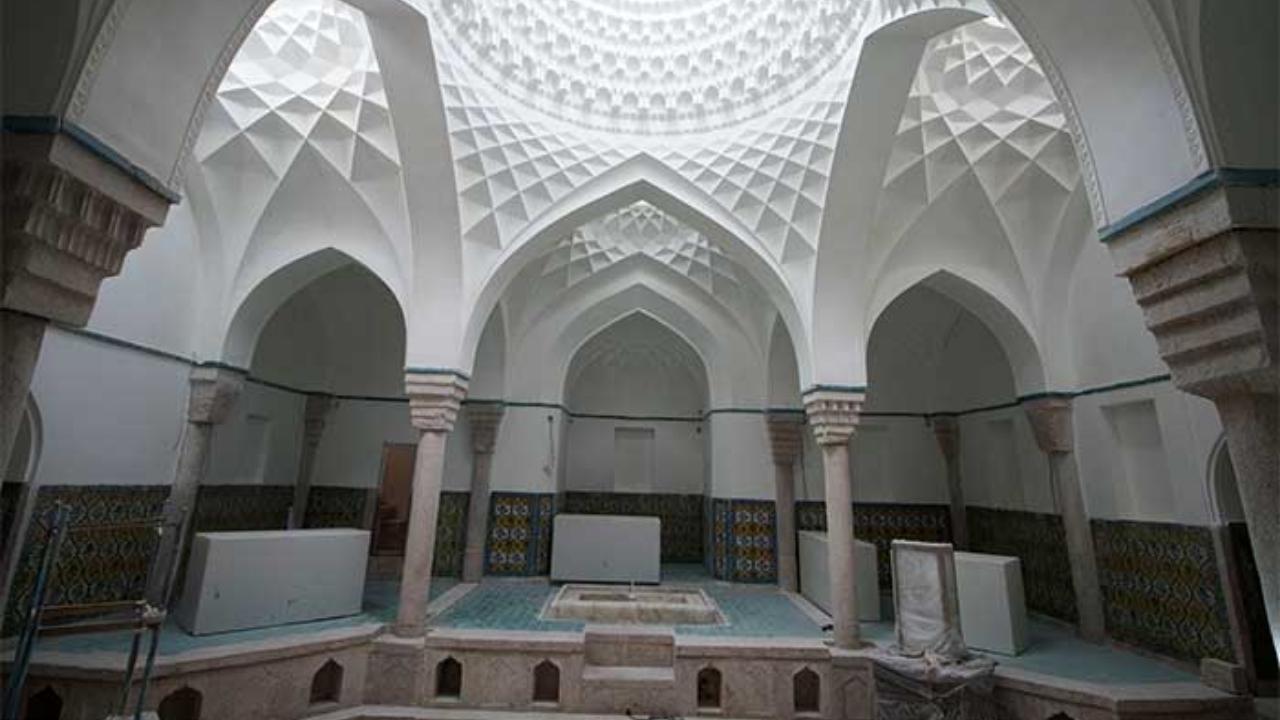 شاهکار مقرنس کاری در بنای ایرانی
