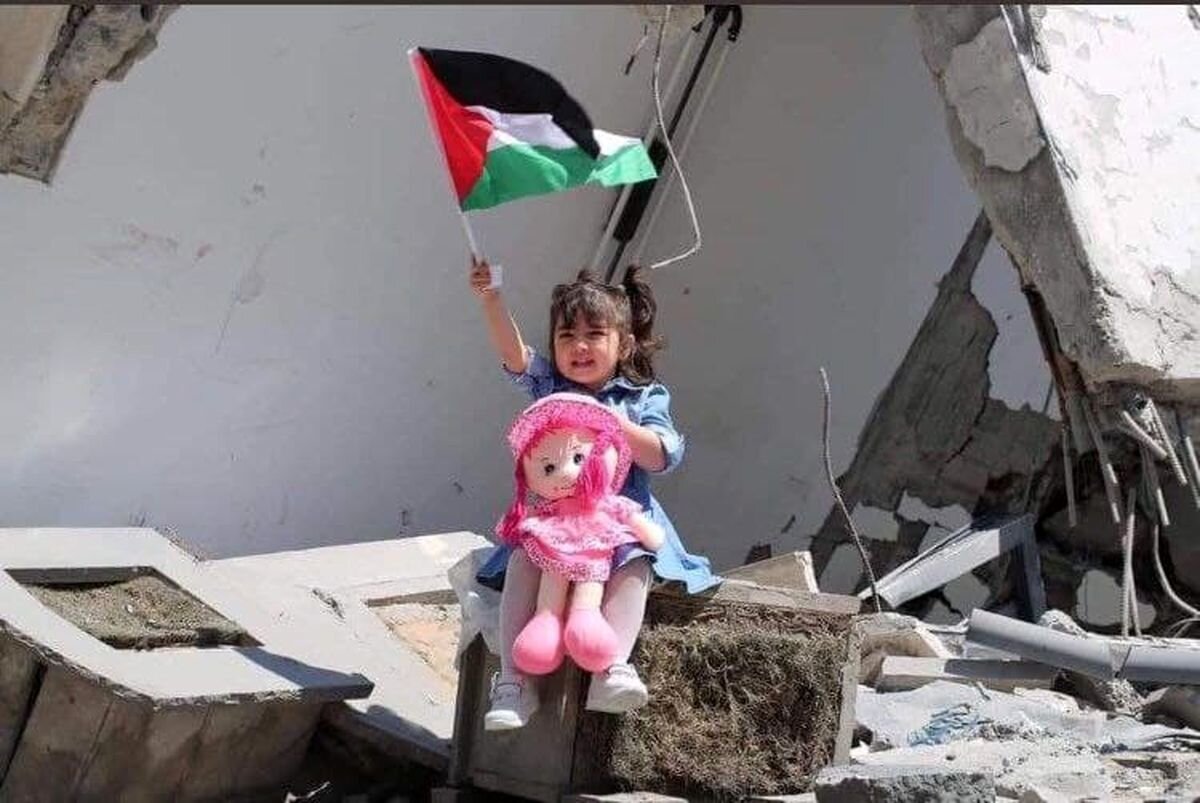شادی کودکان فلسطینی بر روی ویرانه‌های غزه