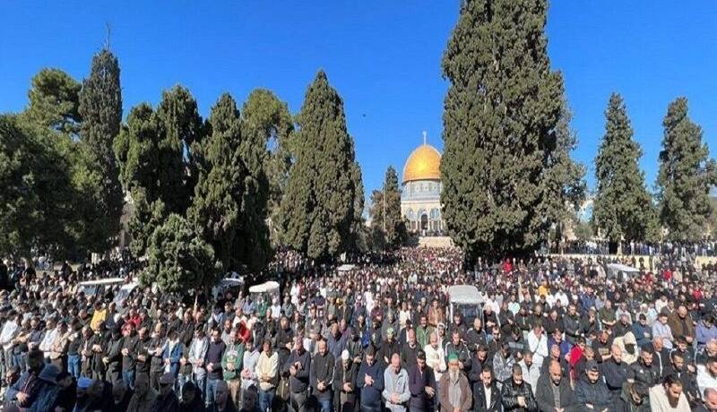 حدود 30 هزار فلسطینی در مسجدالاقصی نماز جمعه اقامه کردند