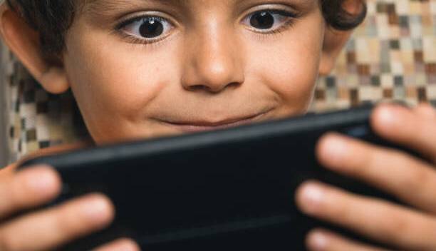موبایل در دست بچه‌ها خیلی هم چیز بدی نیست!