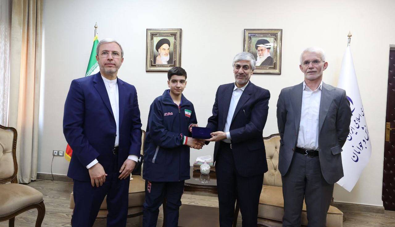 تجلیل وزیر ورزش از پدیده ایرانی پینگ‌پنگ جهان
