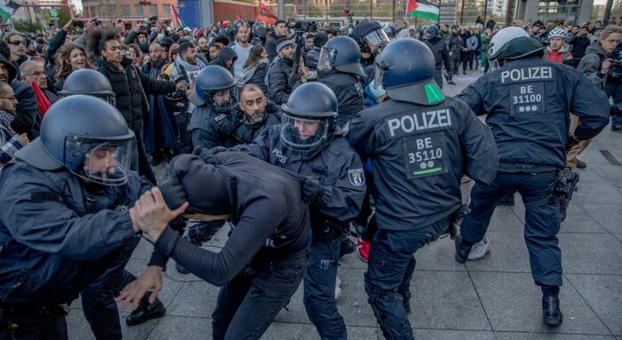 یورش پلیس آلمان برای تعطیلی یک نشست حمایت از فلسطین در برلین
