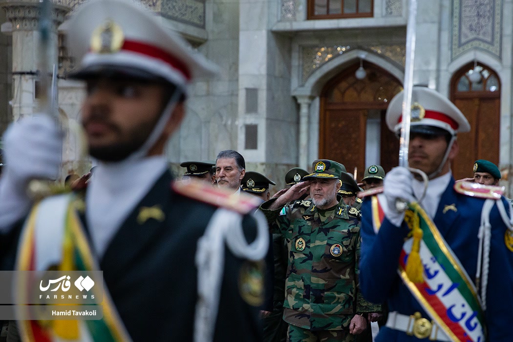 عکس/ تجدید میثاق فرماندهان ارتش با امام راحل