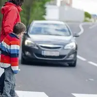آموزش خطرات عبور از خیابان