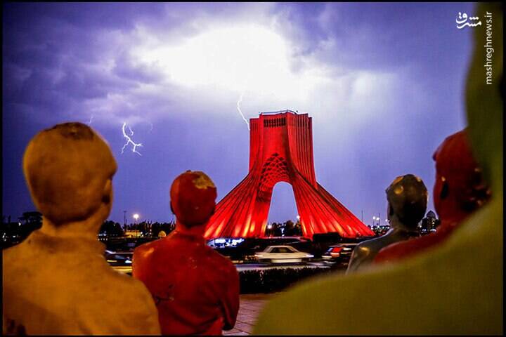 عکس/ برج آزادی تهران «قرمز» شد