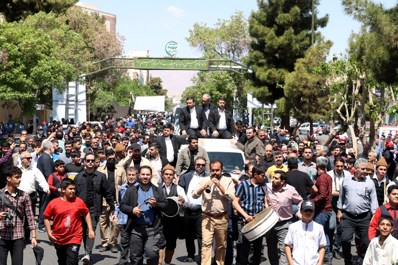 عکس/ خوش آمدگویی جالب سمنانی ها در دومین سفر رئیس جمهور