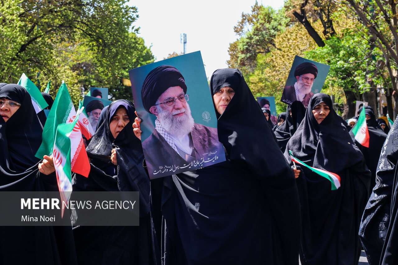 عکس/ راهپیمایی مردم تبریز در حمایت از عملیات «وعده صادق»