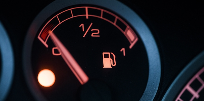با روشن بودن چراغ بنزین چند کیلومتر می توان پیمود؟