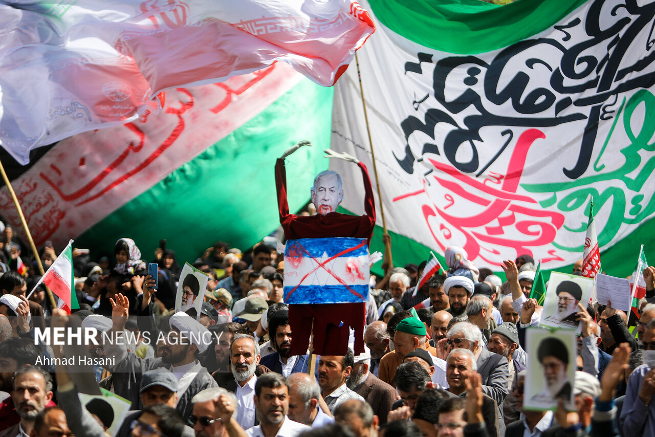 عکس/ حواشی راهپیمایی مردم مشهد در حمایت از عملیات «وعده صادق»