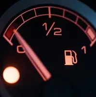 با روشن بودن چراغ بنزین چند کیلومتر می توان پیمود؟